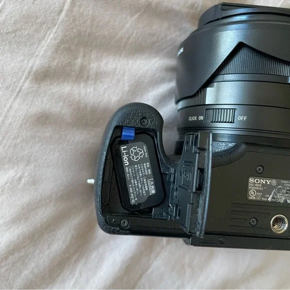 Sony RX10 (24-200mm F2.8 lens) - Picture 5 of 9